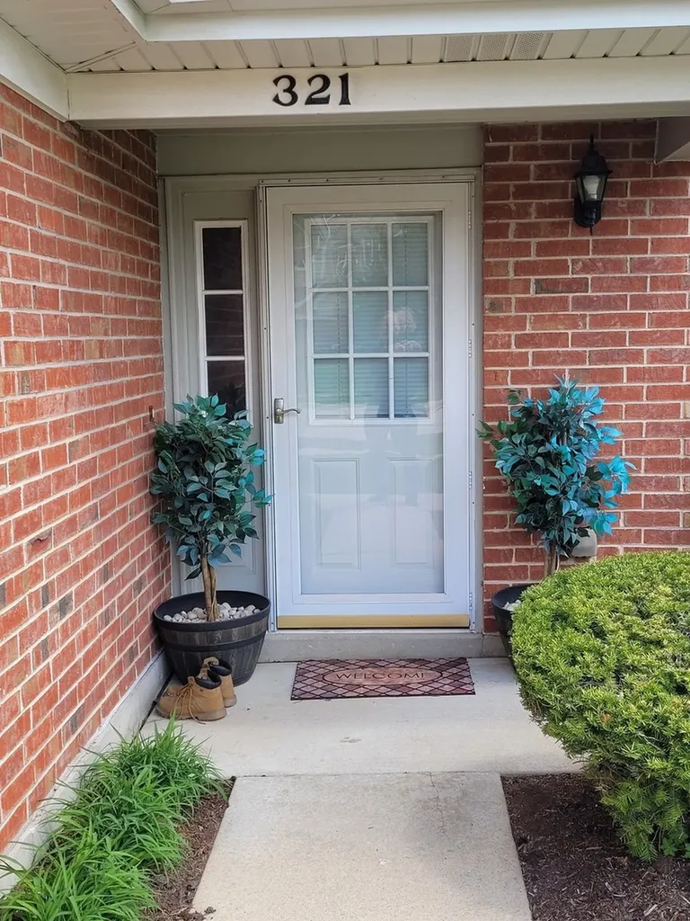 321 Sheffield Drive Schaumburg IL 60194