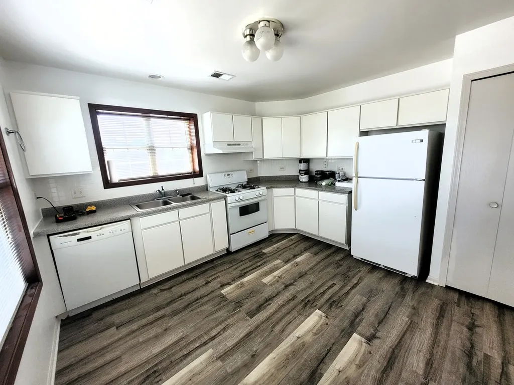321 Sheffield Drive Schaumburg IL 60194