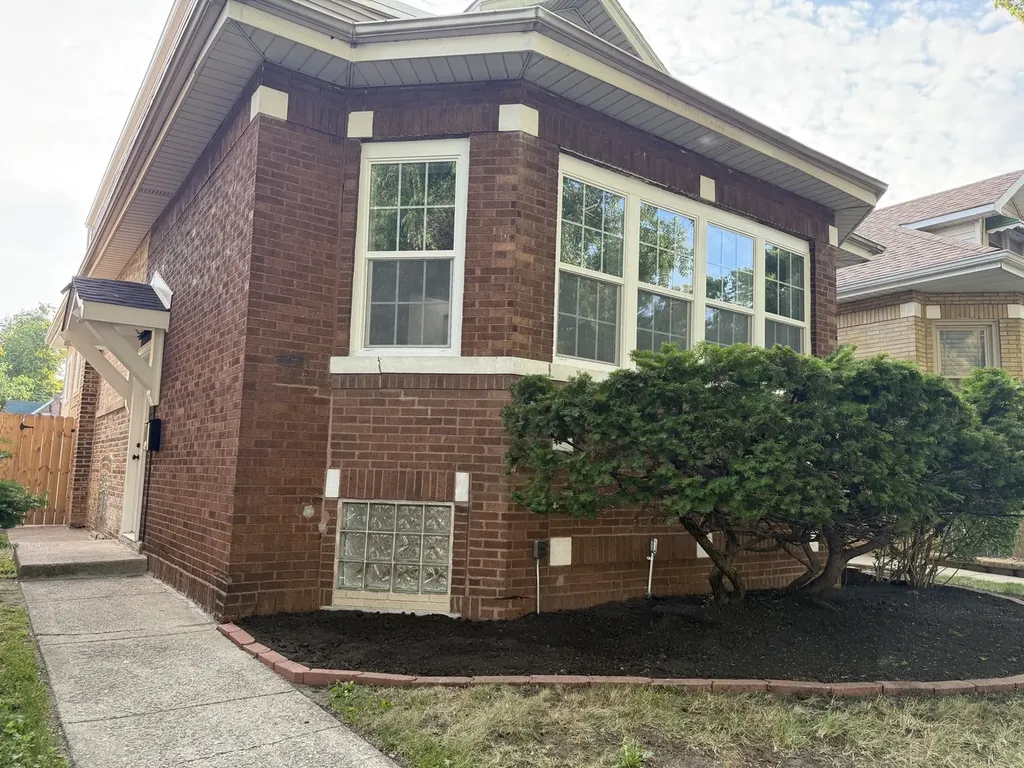 8232 South Calumet Avenue Chicago IL 60619