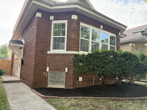 8232 South Calumet Avenue Chicago IL 60619