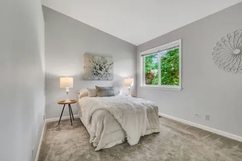1211 Laurel Lane Gurnee IL 60031
