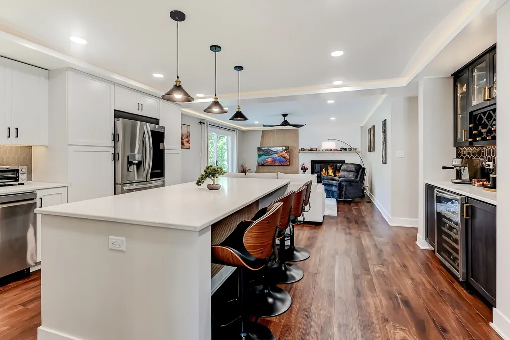926 Holliston Court Schaumburg IL 60193