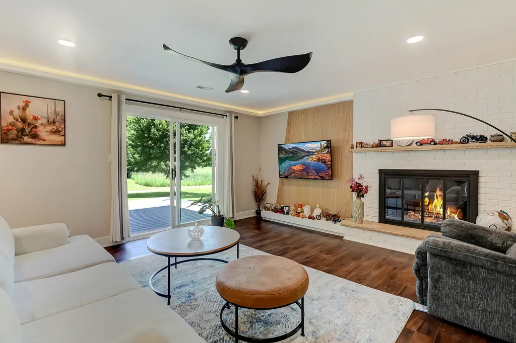 926 Holliston Court Schaumburg IL 60193