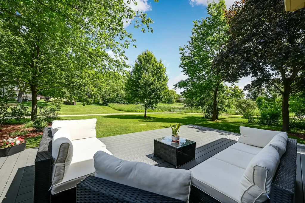 926 Holliston Court Schaumburg IL 60193