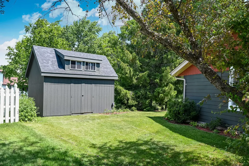 926 Holliston Court Schaumburg IL 60193