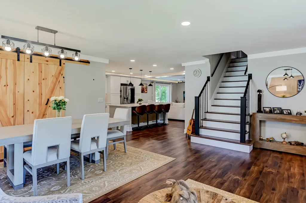 926 Holliston Court Schaumburg IL 60193