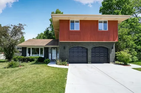 926 Holliston Court Schaumburg IL 60193