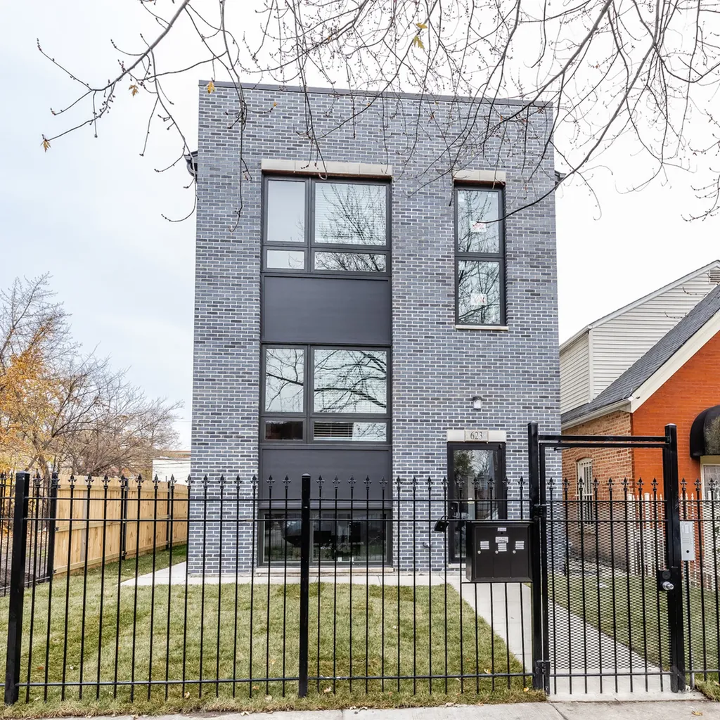 3822 West Huron Street W Chicago IL 60624