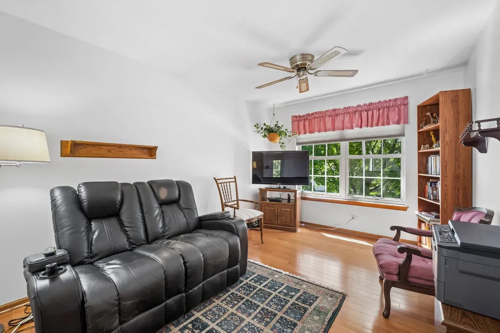 169 Crescent Lane Schaumburg IL 60193