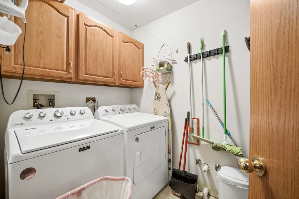 169 Crescent Lane Schaumburg IL 60193