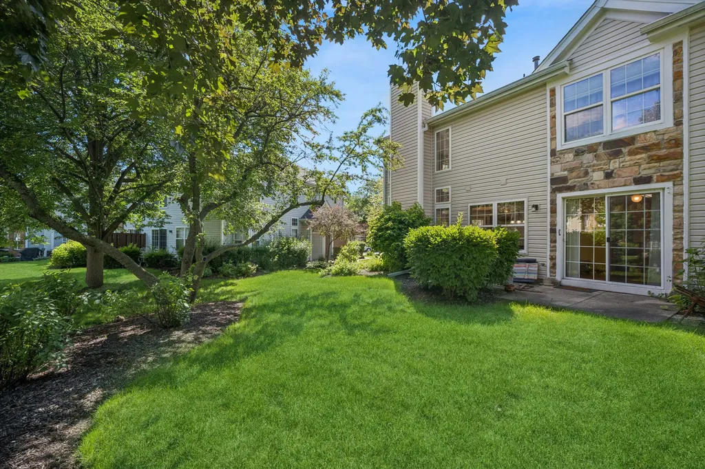 169 Crescent Lane Schaumburg IL 60193