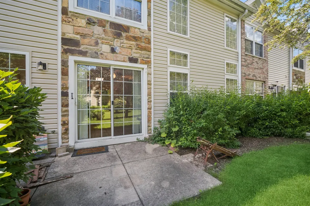 169 Crescent Lane Schaumburg IL 60193