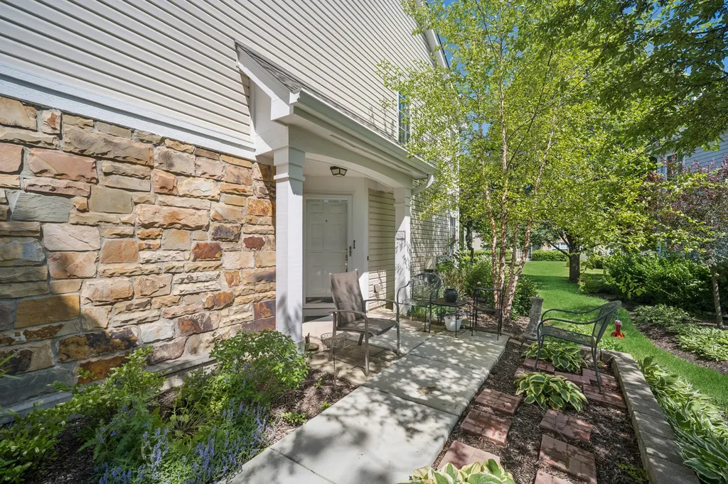 169 Crescent Lane Schaumburg IL 60193