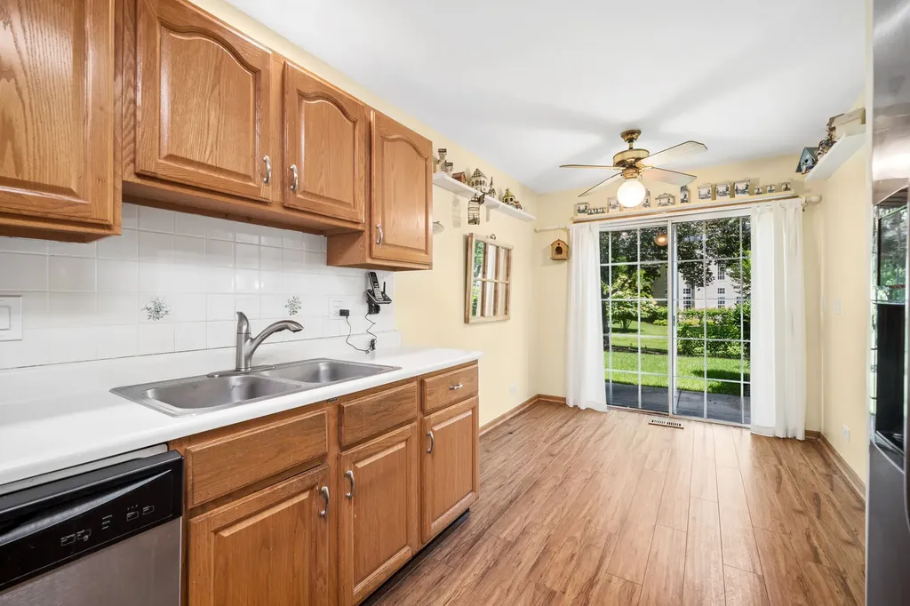 169 Crescent Lane Schaumburg IL 60193