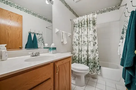 169 Crescent Lane Schaumburg IL 60193