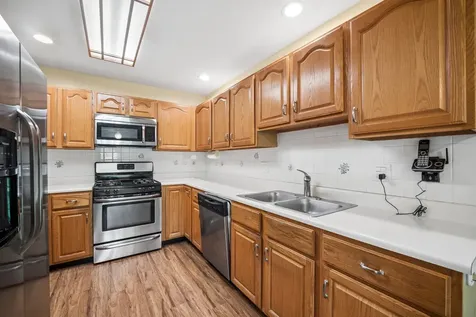 169 Crescent Lane Schaumburg IL 60193
