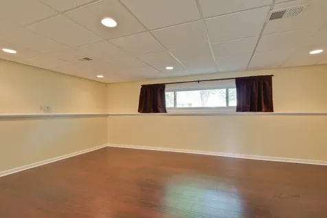 648 North Greenview Avenue Mundelein IL 60060