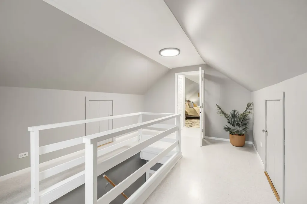 5823 North Merrimac Avenue Chicago IL 60646