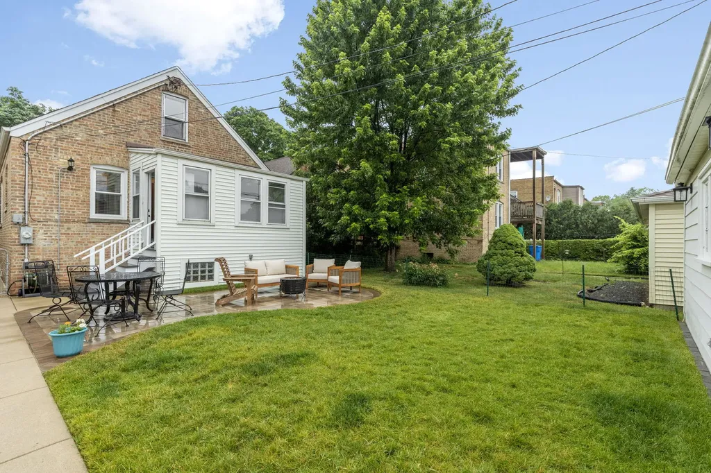 5823 North Merrimac Avenue Chicago IL 60646