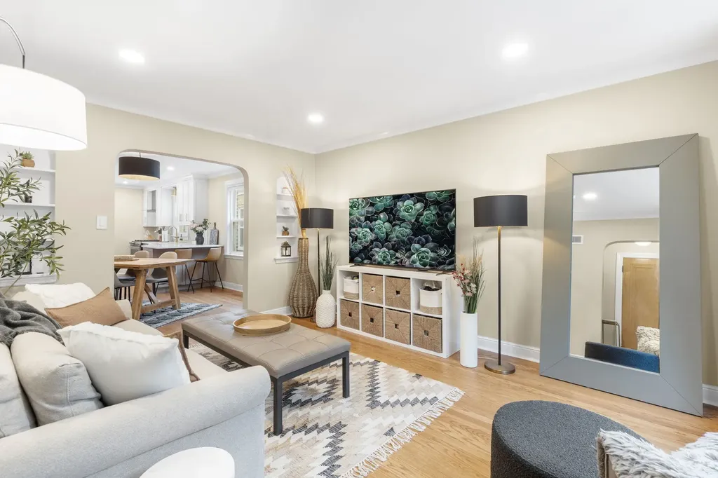 5823 North Merrimac Avenue Chicago IL 60646