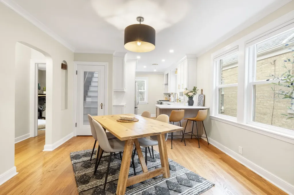 5823 North Merrimac Avenue Chicago IL 60646
