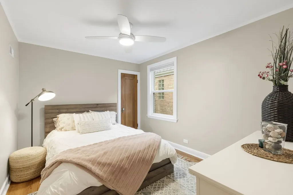 5823 North Merrimac Avenue Chicago IL 60646
