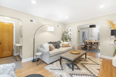 5823 North Merrimac Avenue Chicago IL 60646