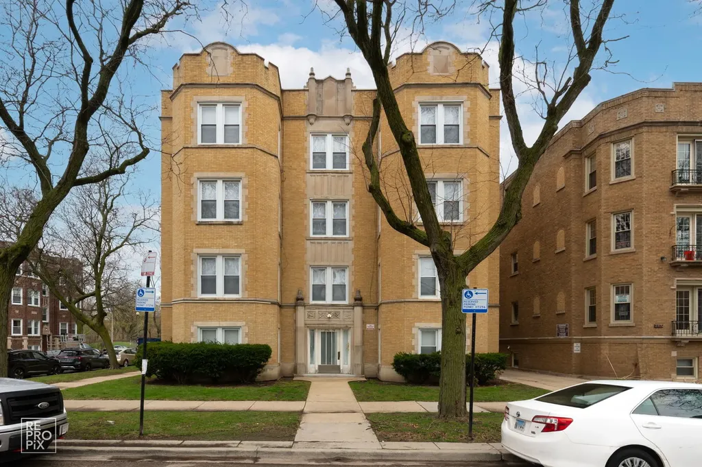 6509 North Leavitt Avenue Chicago IL 60645