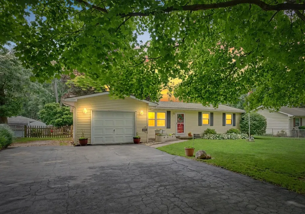 507 East Larmon Street Tolono IL 61880