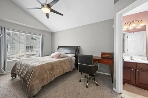 557 Cary Woods Circle Cary IL 60013
