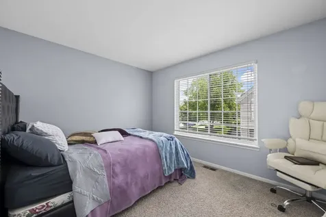 557 Cary Woods Circle Cary IL 60013