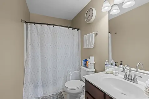 557 Cary Woods Circle Cary IL 60013