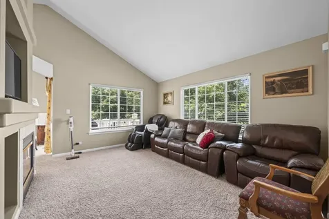 557 Cary Woods Circle Cary IL 60013