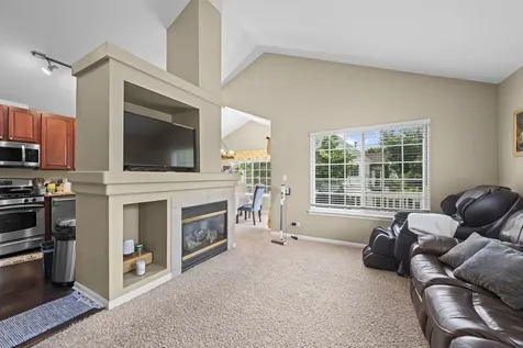 557 Cary Woods Circle Cary IL 60013