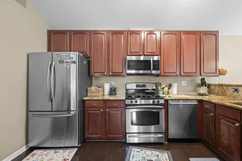 557 Cary Woods Circle Cary IL 60013