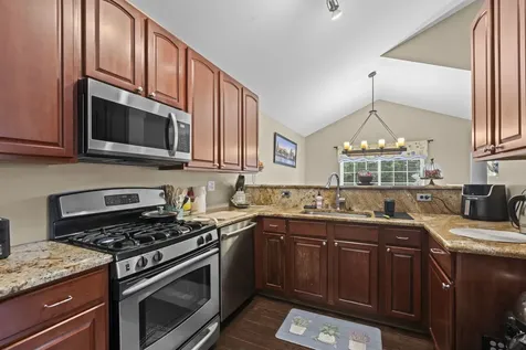 557 Cary Woods Circle Cary IL 60013