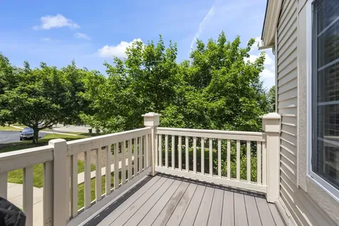 557 Cary Woods Circle Cary IL 60013