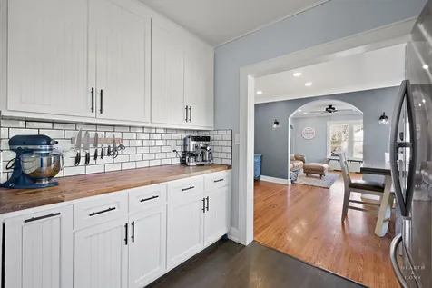381 Douglas Avenue Crystal Lake IL 60014