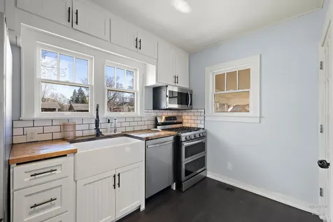 381 Douglas Avenue Crystal Lake IL 60014