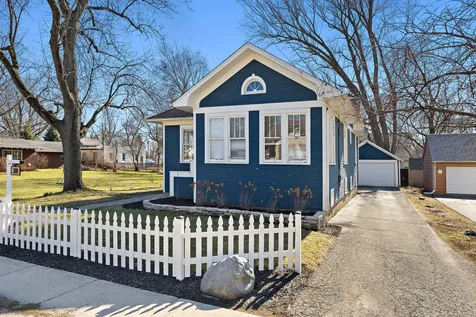 381 Douglas Avenue Crystal Lake IL 60014