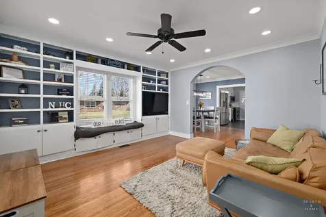 381 Douglas Avenue Crystal Lake IL 60014