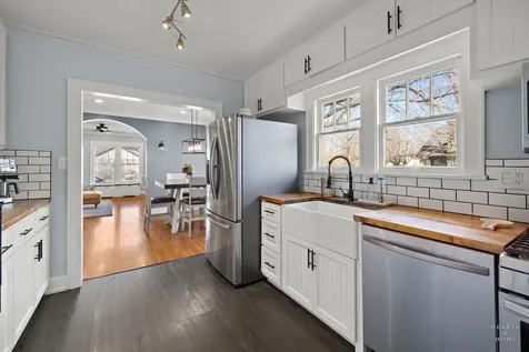 381 Douglas Avenue Crystal Lake IL 60014