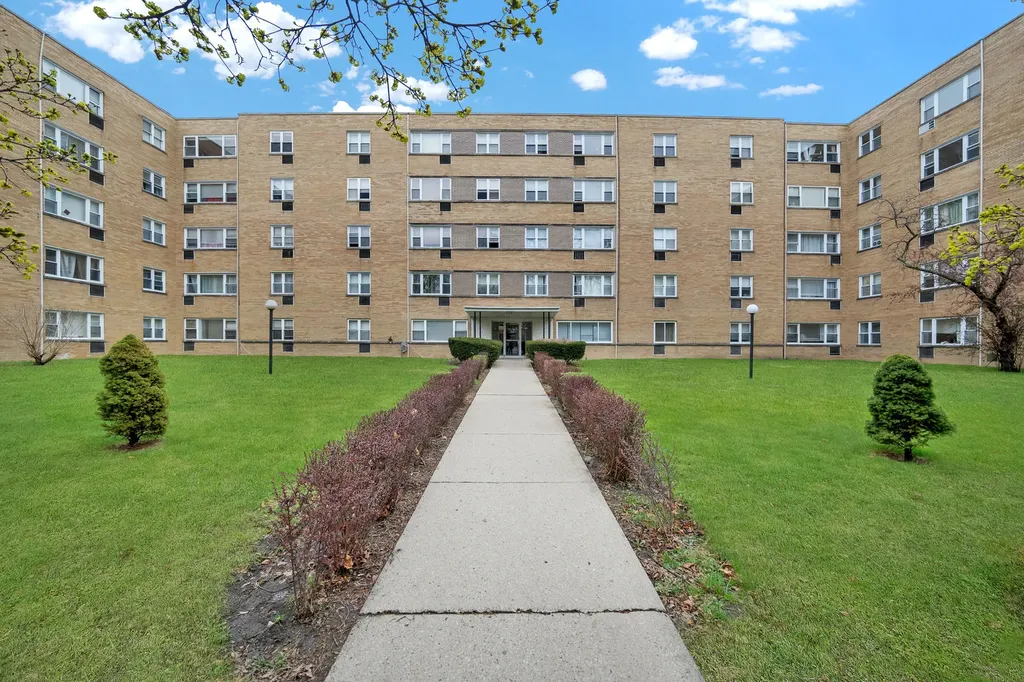 6161 North Hoyne Avenue Chicago IL 60659