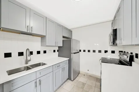 6161 North Hoyne Avenue Chicago IL 60659
