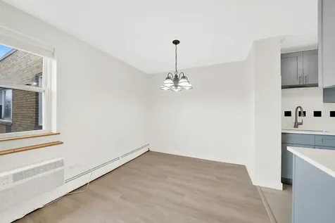 6161 North Hoyne Avenue Chicago IL 60659