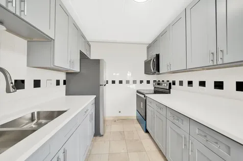 6161 North Hoyne Avenue Chicago IL 60659