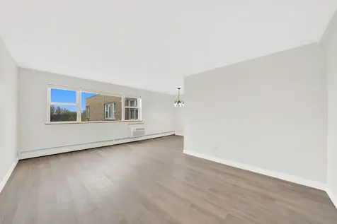 6161 North Hoyne Avenue Chicago IL 60659