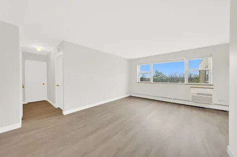 6161 North Hoyne Avenue Chicago IL 60659