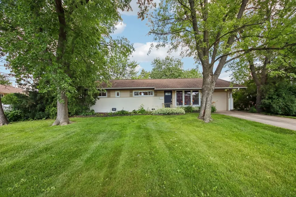 320 Illinois Boulevard Hoffman Estates IL 60169