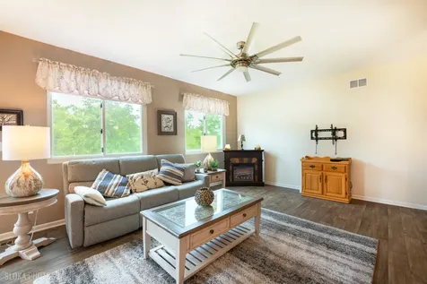 1902 Doolin Avenue Mchenry IL 60050
